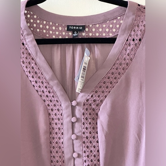 Torrid blouse with sheer sleeves. Beautiful cut. Great for summer or fall & work - Picture 2 of 3